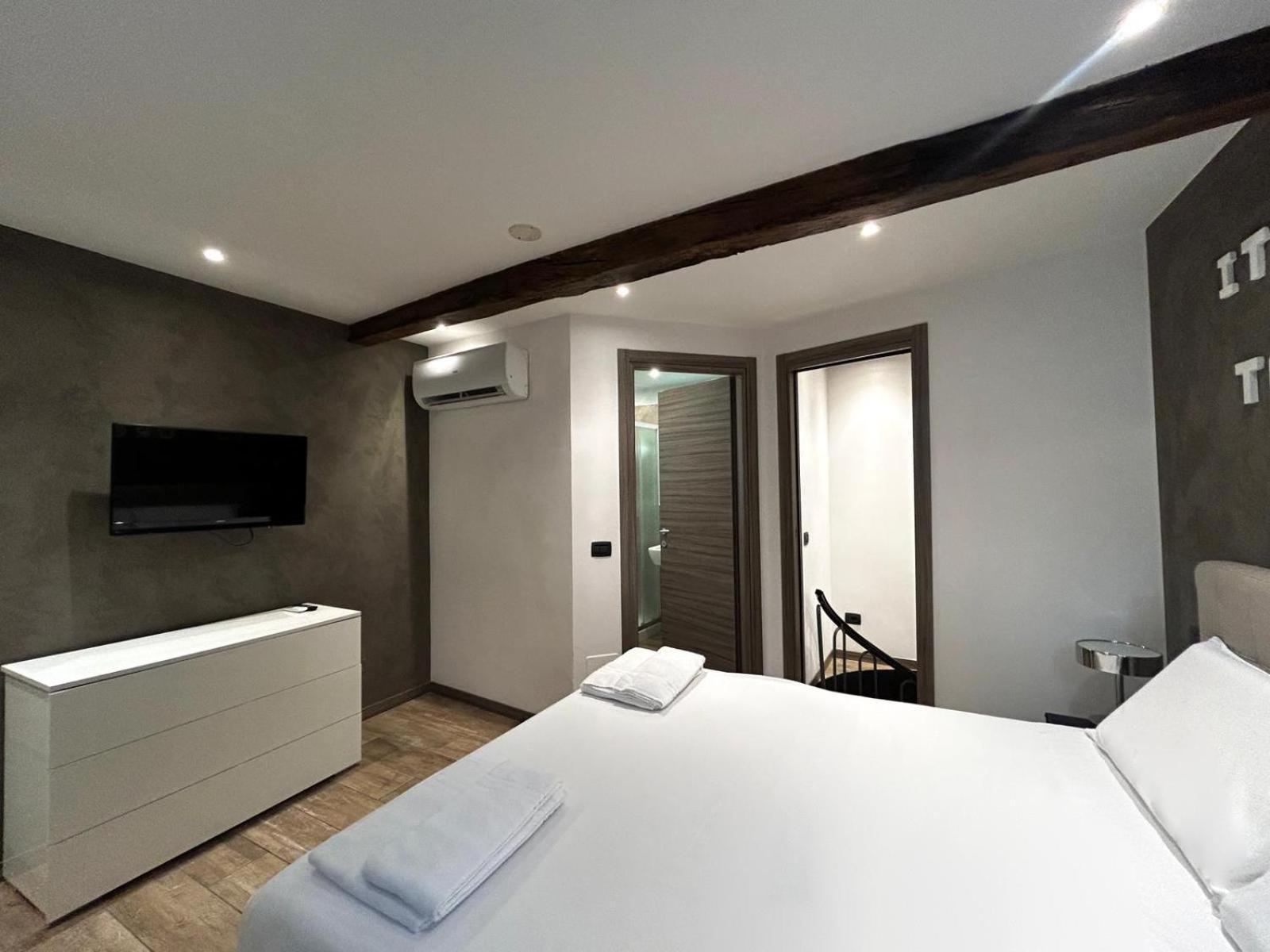 Leonardo Duplex Apartment Мілан Екстер'єр фото