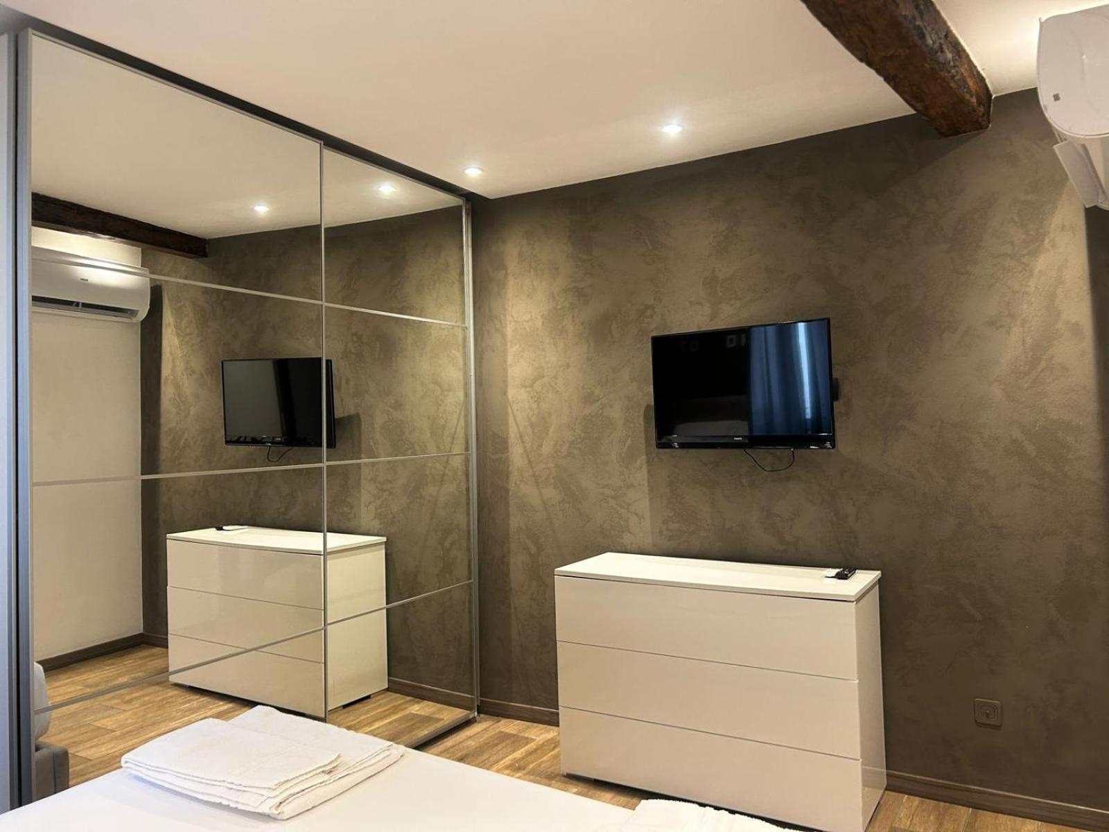 Leonardo Duplex Apartment Мілан Екстер'єр фото